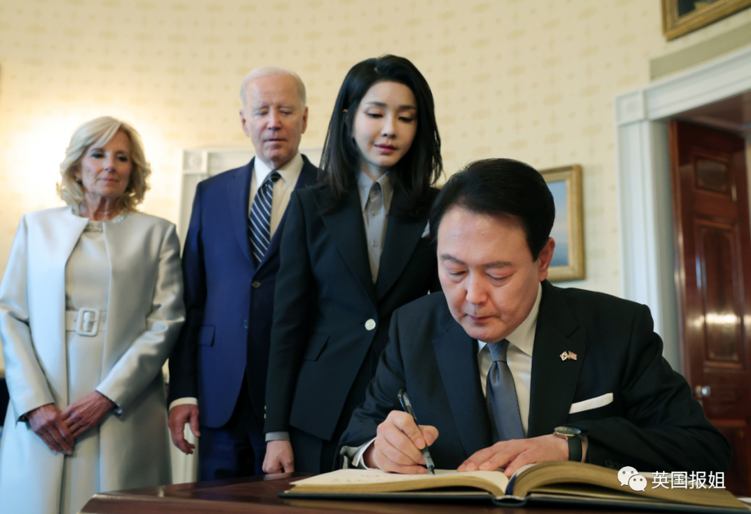 形象,而是想要维持自己"吉尔博士"的身份,所以不喜欢和拜登穿情侣装