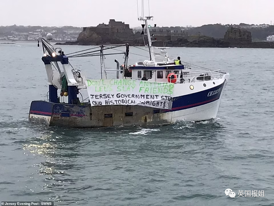 英法历史性撕X，法国百船“围剿”英国海岛，鲍里斯怒派军舰要开战？（组图） - 24