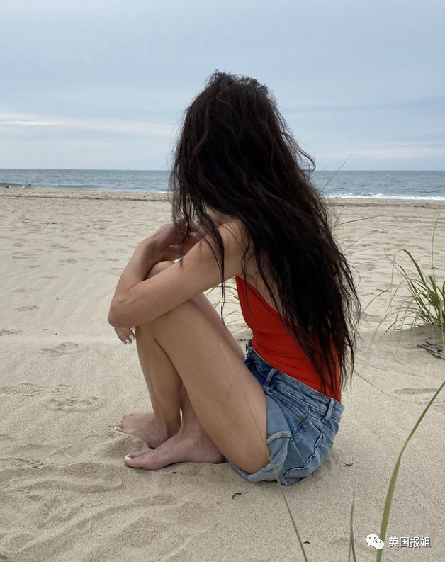 73岁华裔婚纱女王颜值引热议！庆生戴王冠穿吊带短裤，露出纤细大长腿（组图） - 78