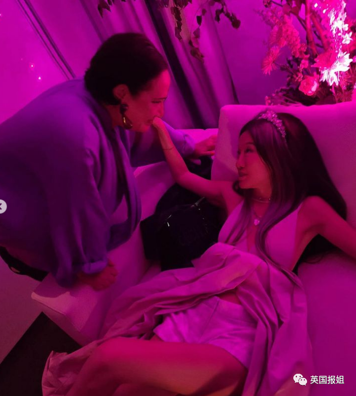 73岁华裔婚纱女王颜值引热议！庆生戴王冠穿吊带短裤，露出纤细大长腿（组图） - 11