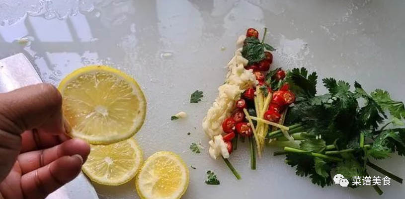 柠檬鸡爪的做法和配料，分享家庭做法，简单开胃又好吃