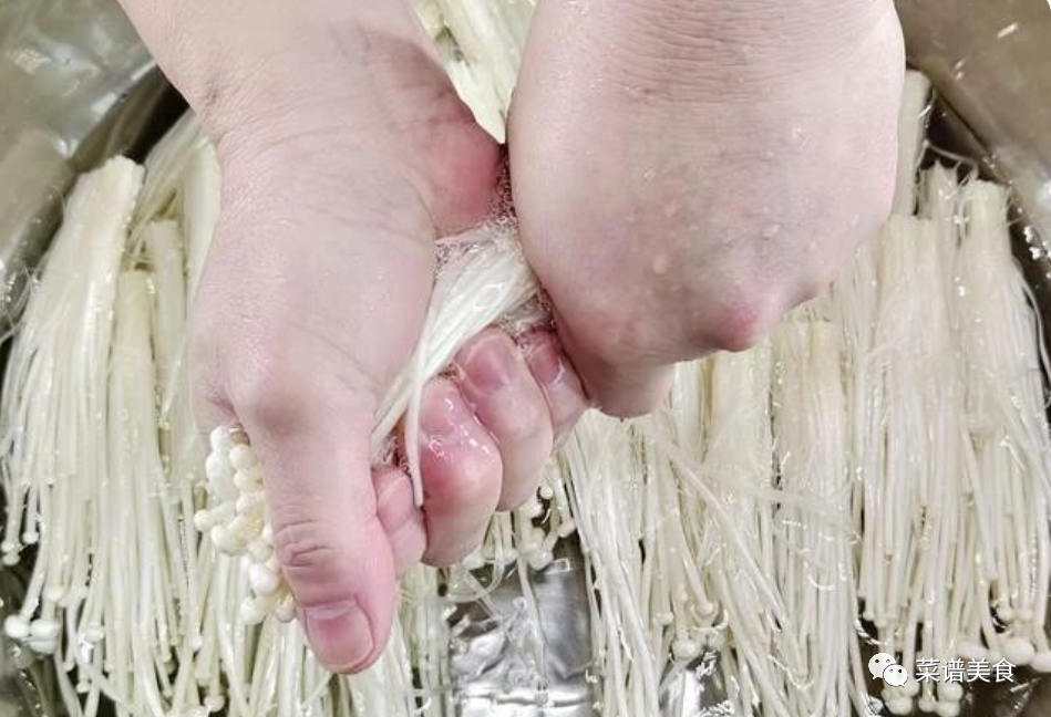 香酥金针菇的做法，终于知道金针菇怎么做好吃了