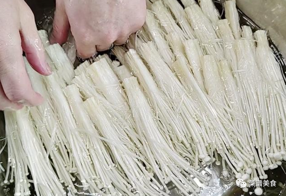 香酥金针菇的做法，终于知道金针菇怎么做好吃了