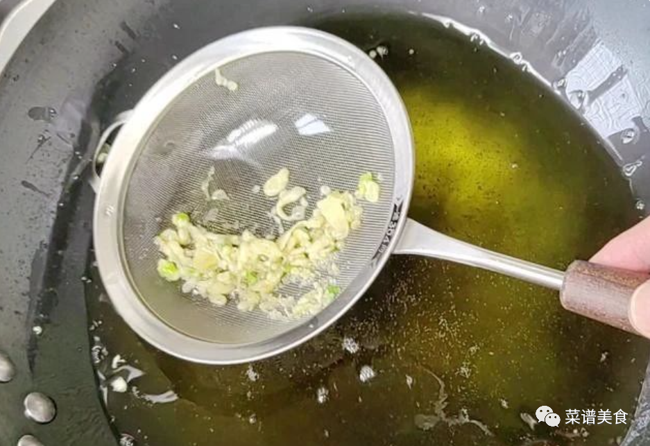 香酥金针菇的做法，终于知道金针菇怎么做好吃了