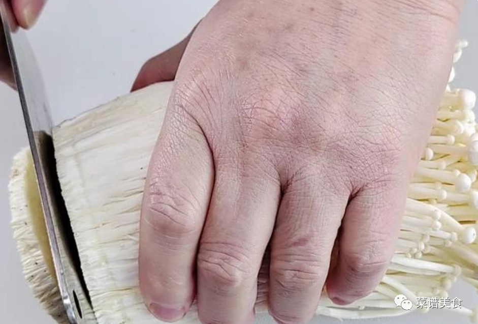 香酥金针菇的做法，终于知道金针菇怎么做好吃了