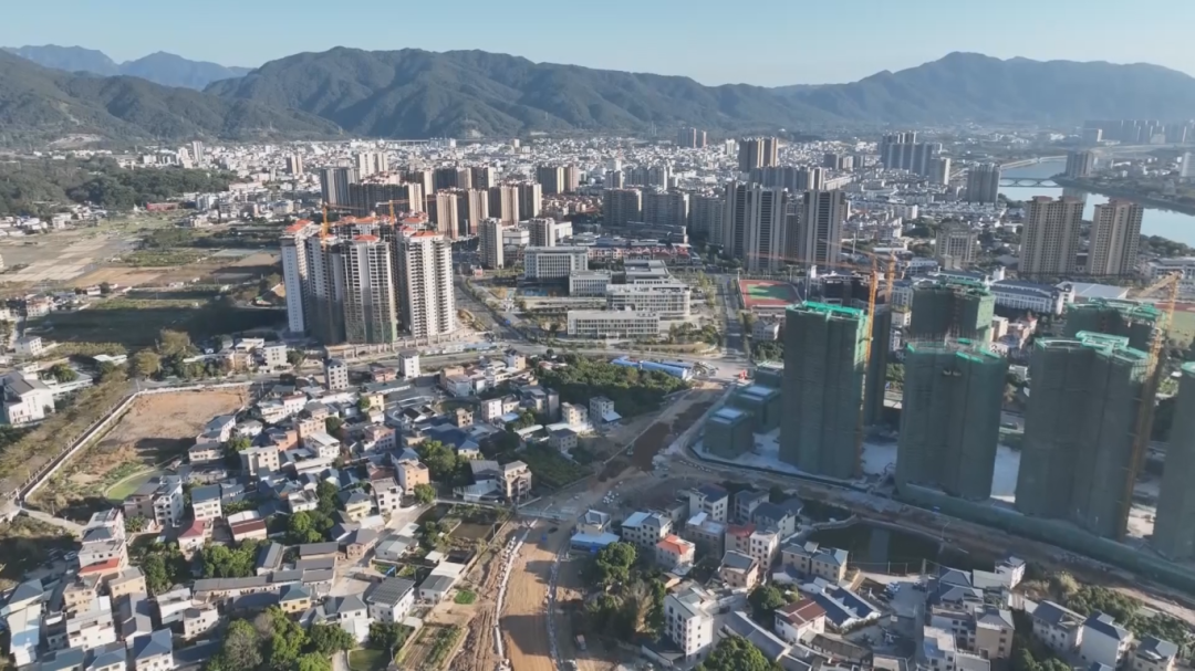 蕉岭县探索“人城产”融合的新型城镇化特色路径（ (1).png