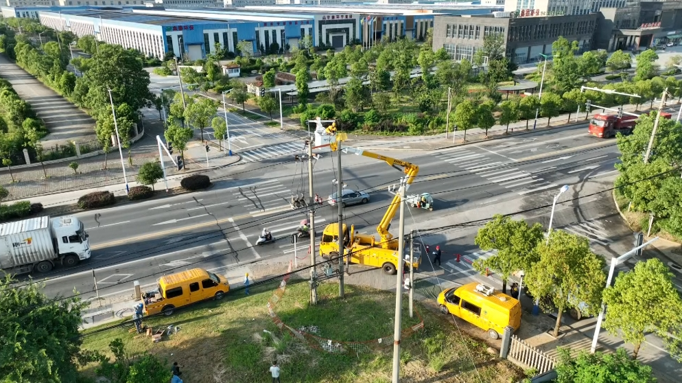 战高温忙改造 迎峰度夏保供电 | 樟树市人民政府