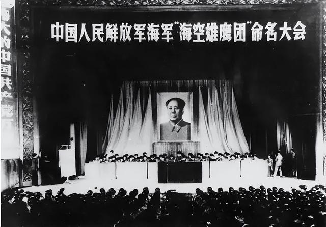 人民海军成立75周年,致敬英模!