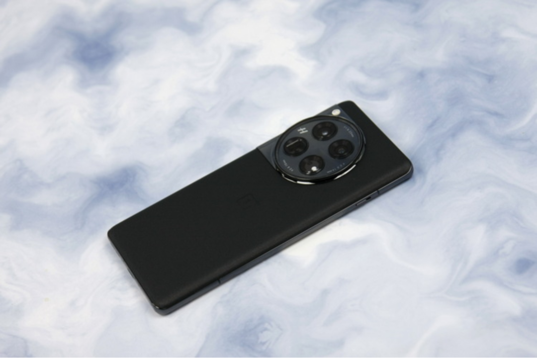 2025可以“闭眼买”的3款手机，16GB＋512GB一跌再跌，用5年不卡顿