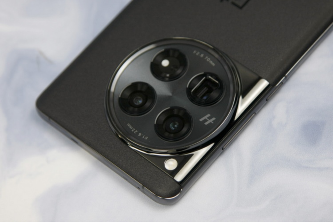 2025可以“闭眼买”的3款手机，16GB＋512GB一跌再跌，用5年不卡顿