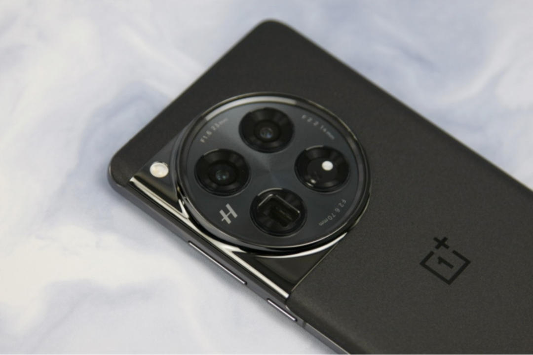 2025可以“闭眼买”的3款手机，16GB＋512GB一跌再跌，用5年不卡顿