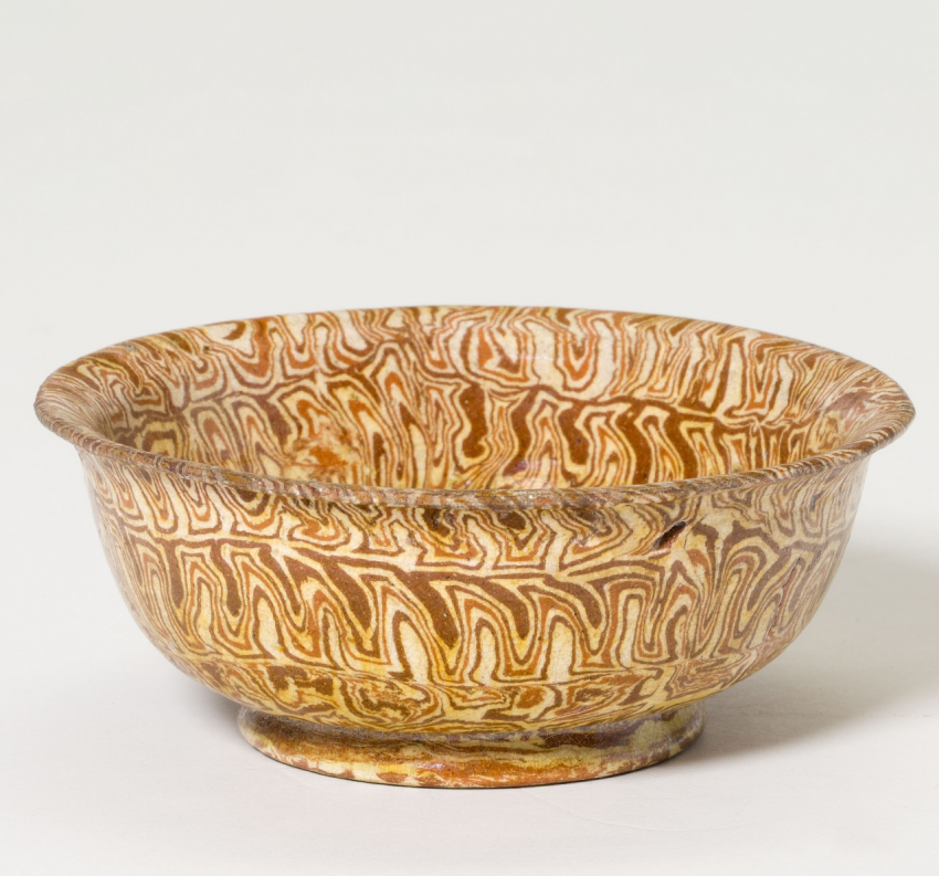 唐 绞胎釉乐俑这一时期的绞胎陶瓷多用于观赏和陪葬,体现了其在当时