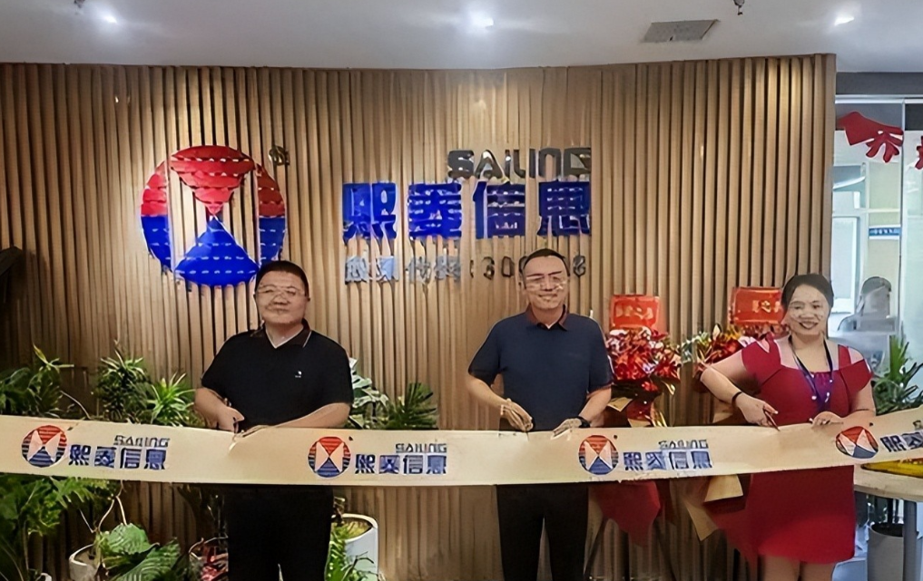 想跑没门！新疆富豪夫妇套现7亿，没等钱到账，老板娘先被带走了