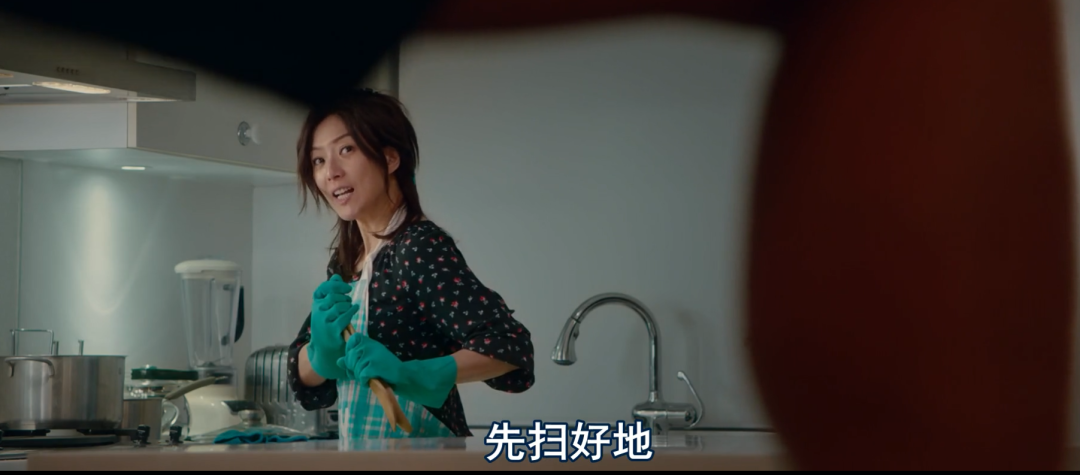 《你咪哩,我爱你》剧照电视剧《逃避可耻却又用》中提出了一种对家庭