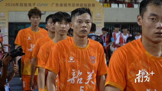 文方（右二）出战粤超。