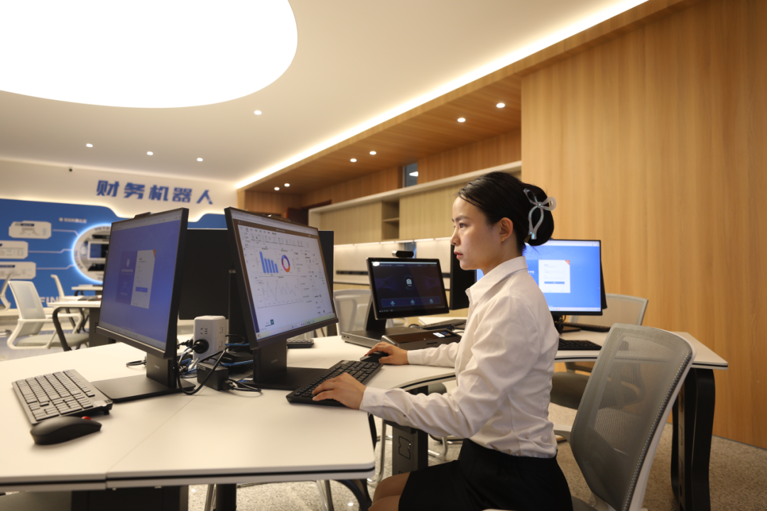 选择吉科十大理由之1：入学即入职！