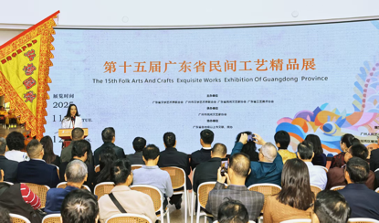 11月25日上午，第十五届广东省民间工艺精品展在广州人民艺术中心开幕。