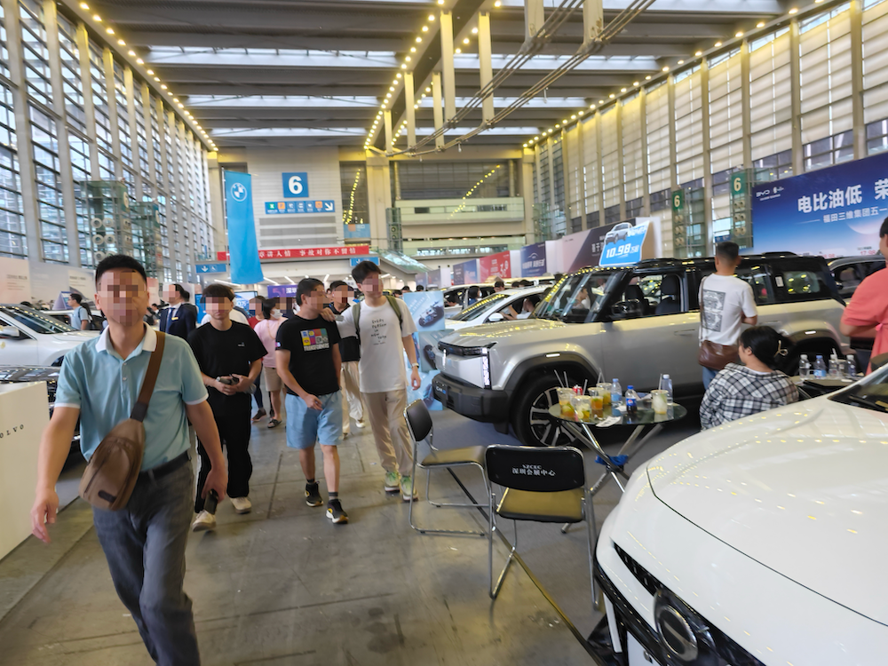 车展"一位难求"!深圳车市火爆,多家车企"决战"五一