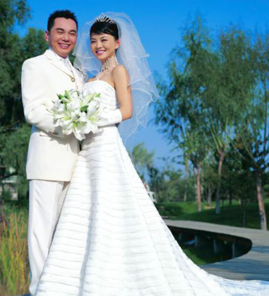 赵薇删光丈夫照片又双叒叕被传离婚婚姻到最后拼的就是义气