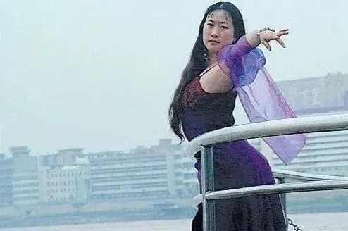 43岁芙蓉姐姐近况吓坏众人从全网黑到资本过亿被骂多年的她全凭不认命