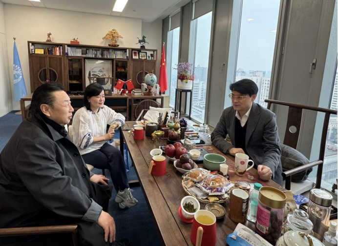 英国华人艺术家协会主席、牛津中国艺术研究院院长薛美辰先生到访世界会长大会组委会