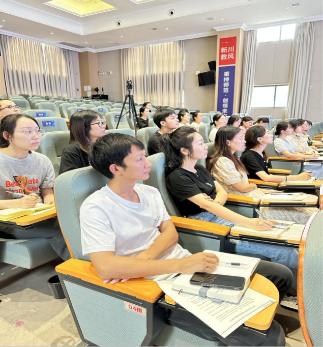 重视安全教育 小学部与老师签订目标责任书