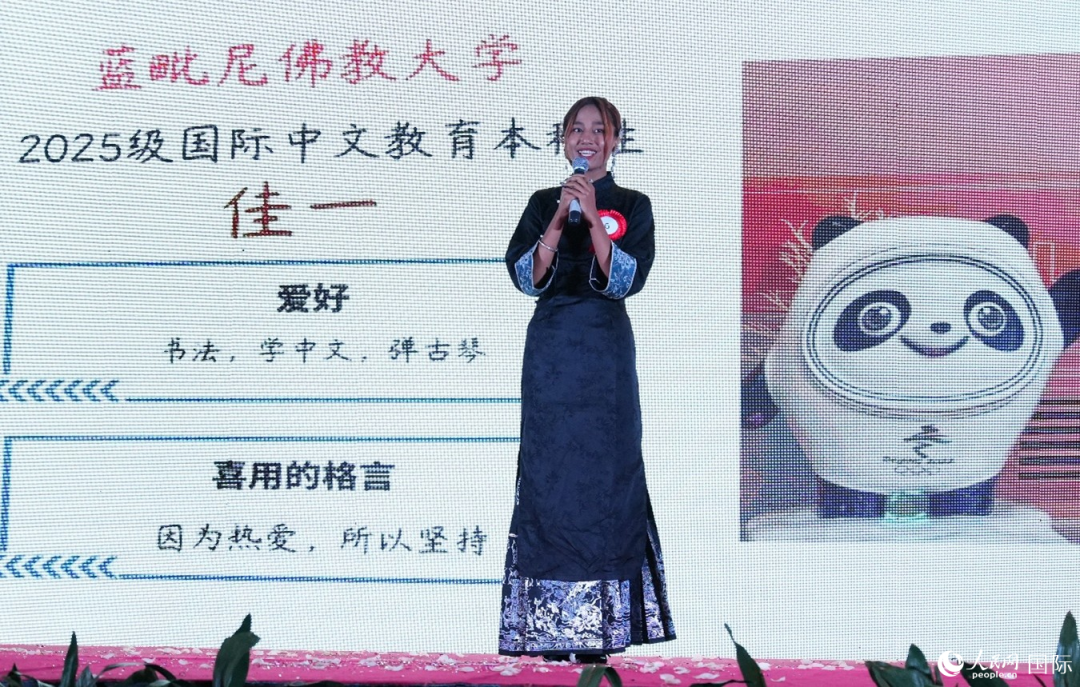 尼泊尔选手进行中文演讲。人民网记者 李墨摄