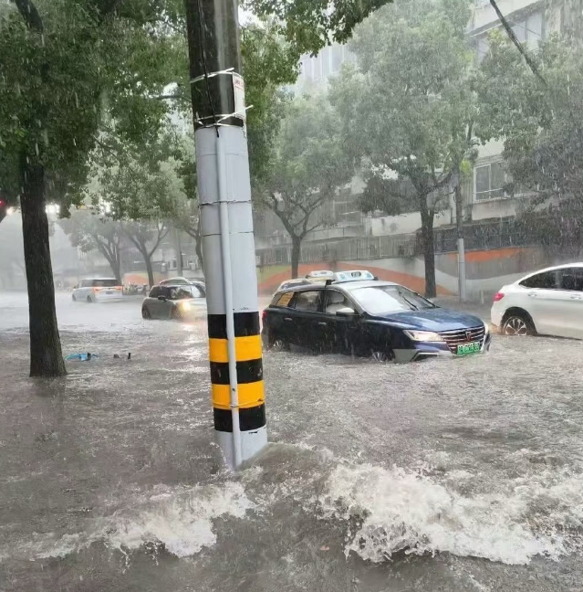 Singapore-Wenzhou Flight Hit by Severe Turbulence for Over an Hour Due to Typhoon