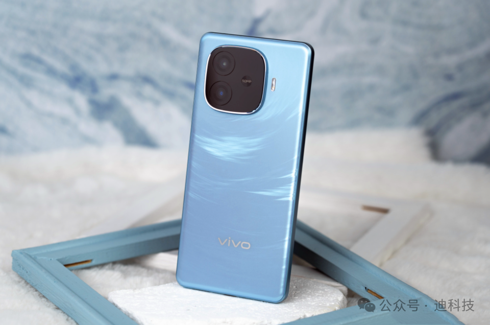 vivo新机揭秘：等深四曲面屏+超大电池，比vivo X200更快到来