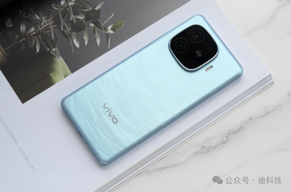 vivo新机揭秘：等深四曲面屏+超大电池，比vivo X200更快到来