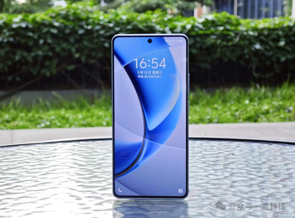 vivo新机揭秘：等深四曲面屏+超大电池，比vivo X200更快到来