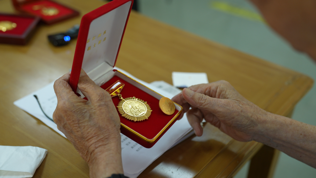 东江纵队成立60周年勋章