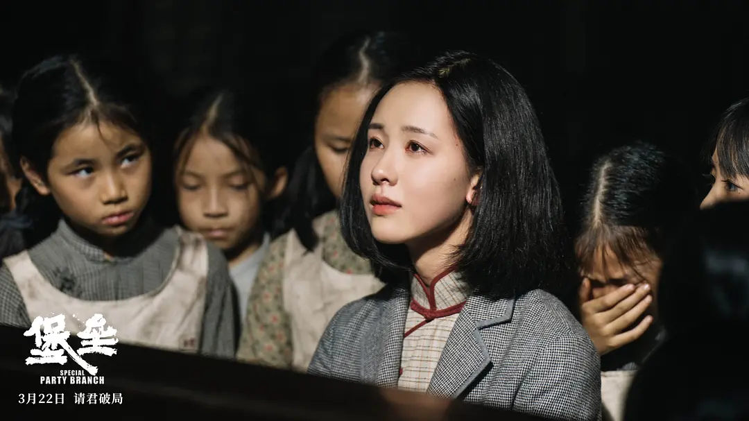 饰)因执行一项秘密任务展开殊死暗战,两人同时自认"庞德甫"的代号身份