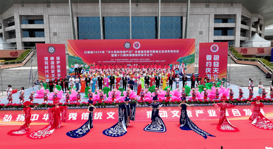 了十八届庆阳香包民俗文化节,全面展示了庆阳独具特色的民俗文化魅力