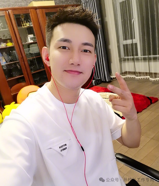 2024年抖音爆火8大网红，直播稳定10万+在线，你经常看哪一个？