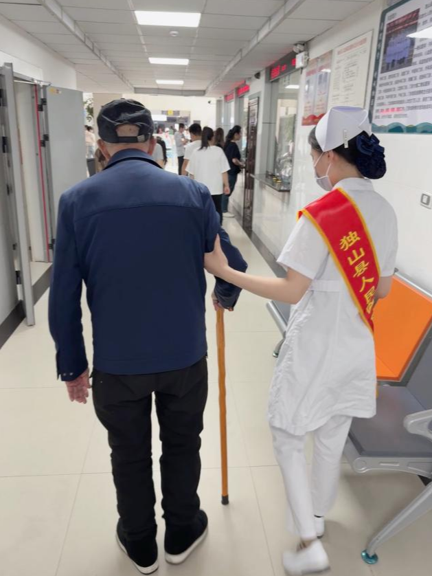 老年人看病代挂号让就医更轻松，老年人看病代挂号让就医更轻松吗