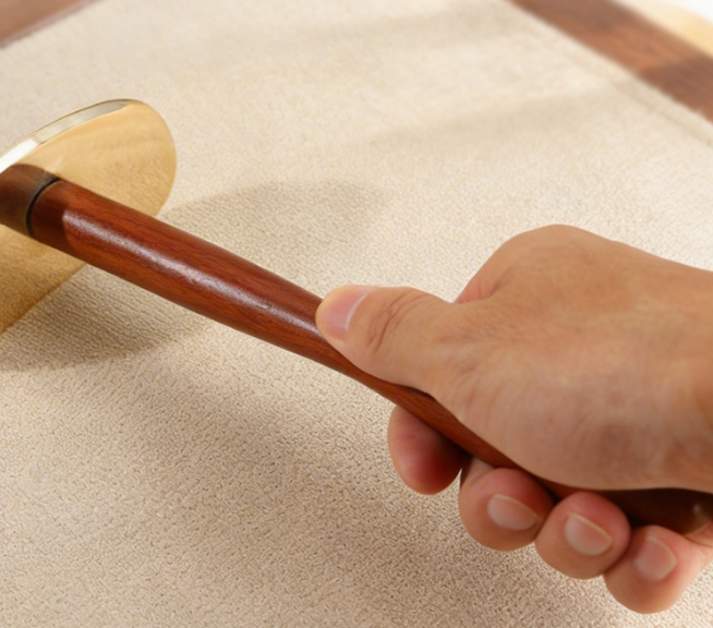 用刮痧板自己怎么刮脸身体有結节、淤堵的人，这个地方会鼓包_https://www.jmylbn.com_新闻资讯_第8张