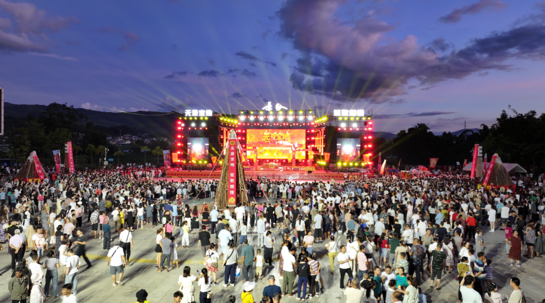 "无量宝地·笙歌燃情"狂欢夜 感受景谷彝族火把节独特魅力