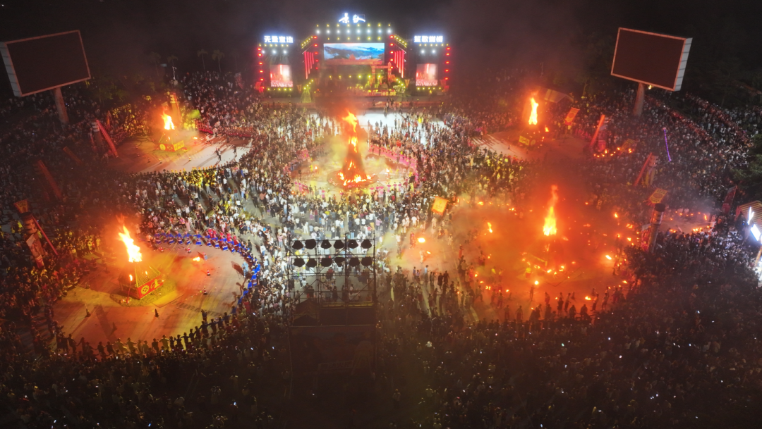 "无量宝地·笙歌燃情"狂欢夜 感受景谷彝族火把节独特魅力