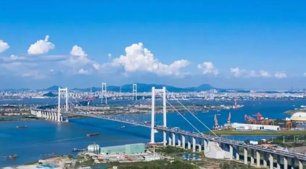 横沥岛湾区金融城，18号线地铁口，单价3万起！