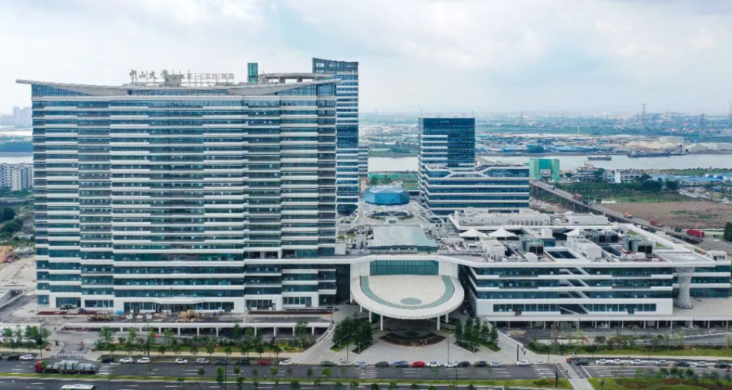 横沥岛湾区金融城，18号线地铁口，单价3万起！