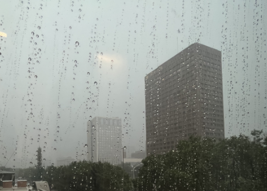 北京下大雨一秒天黑