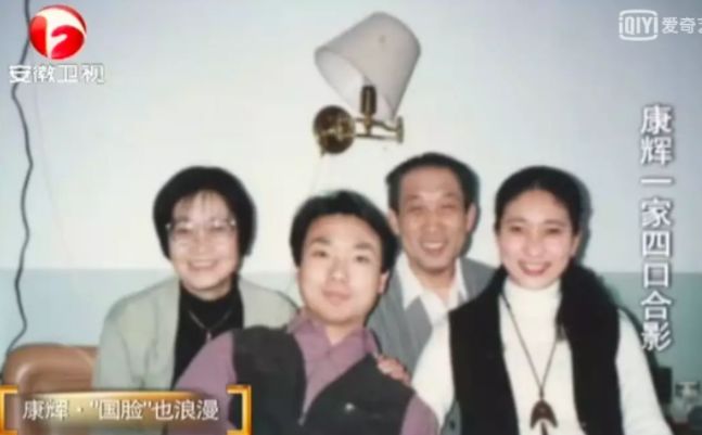 怼哭撒贝宁的央视一哥，婚后丁克22年一直租房，却过着让无数人羡慕的生活...（组图） - 25
