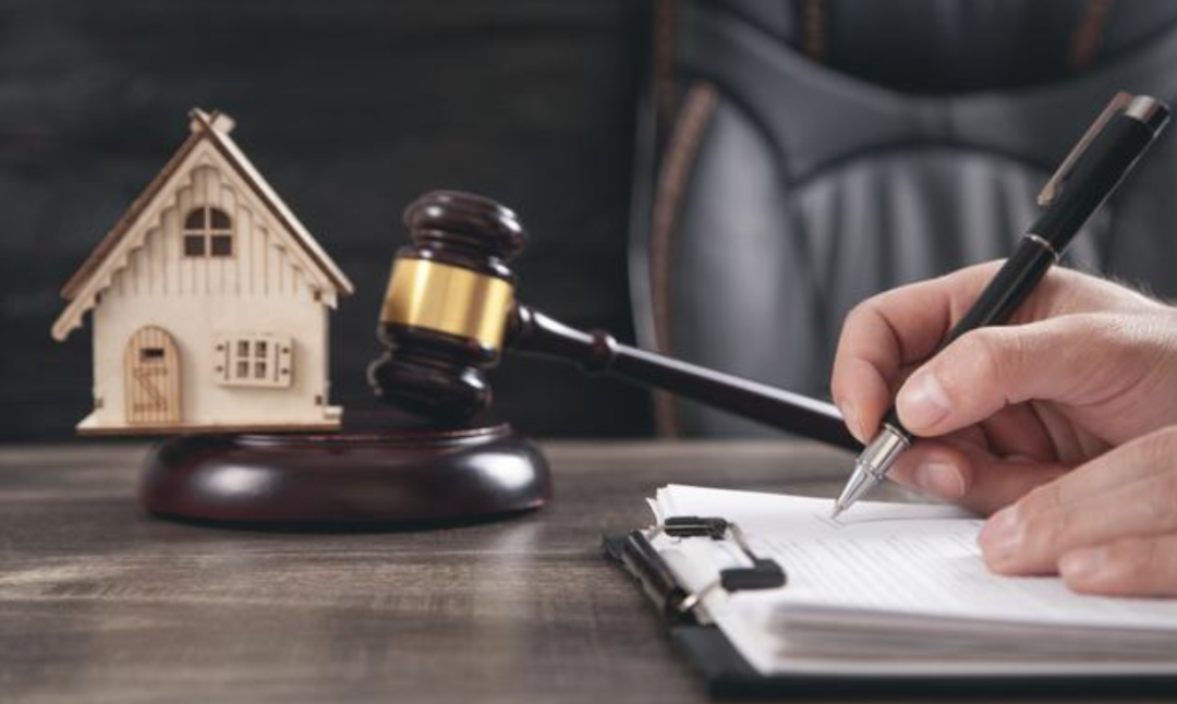 公诉科科长被留置后成功举报法院副院长枉法裁判