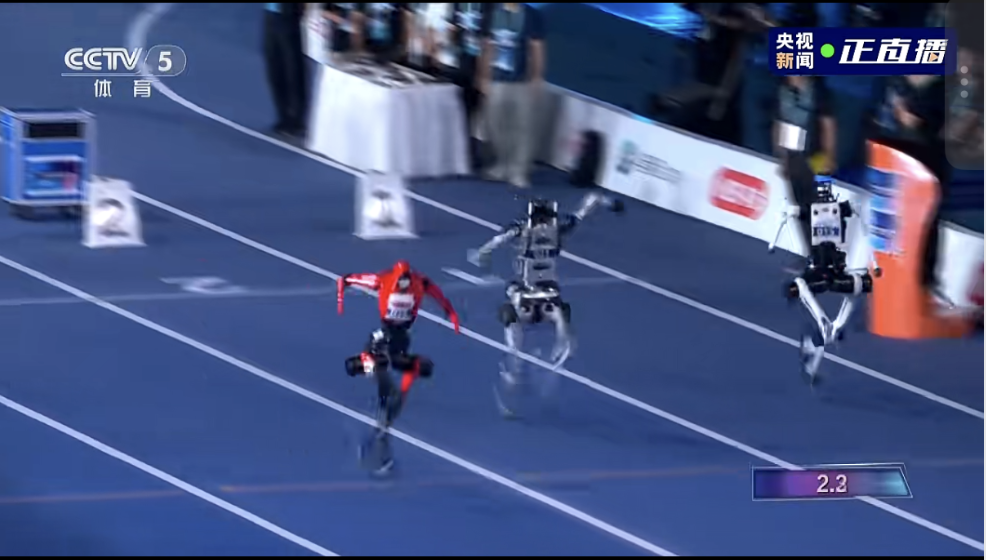 Chinese Humanoid Robot Runs 9。39s 100m at Beijing Games, Beats Bolt