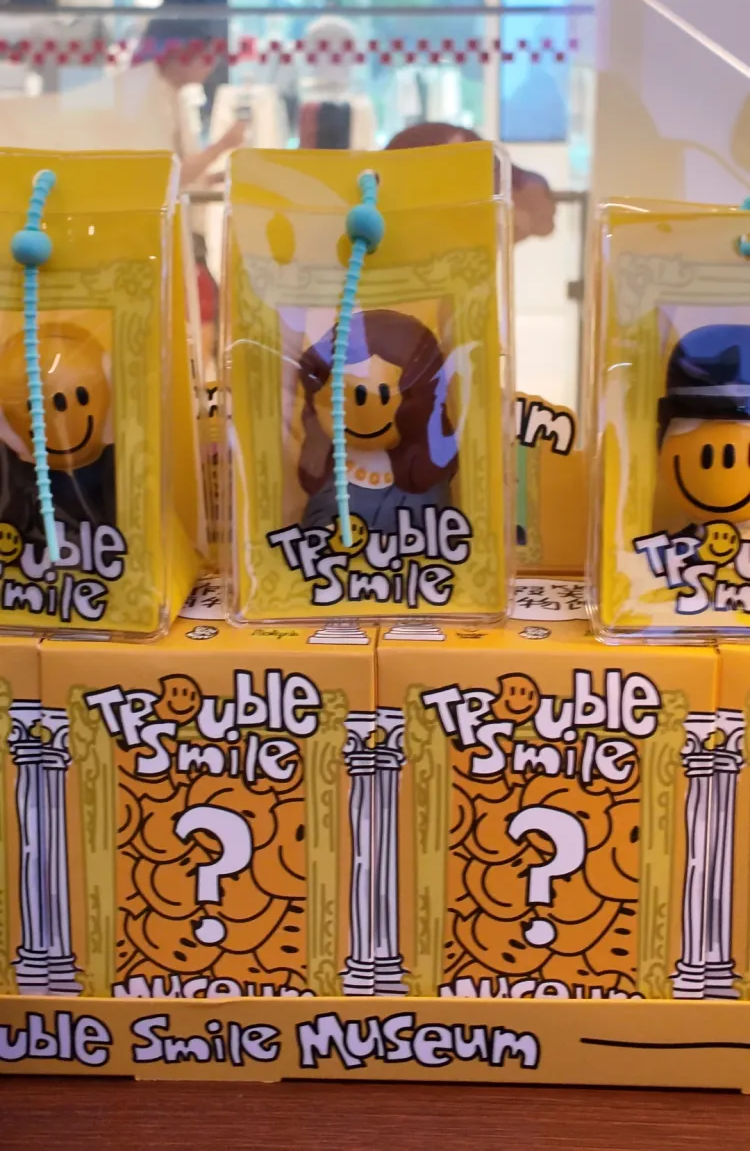 Foreigners Fly to Shanghai with Empty Suitcases for Squishy Toy Resale