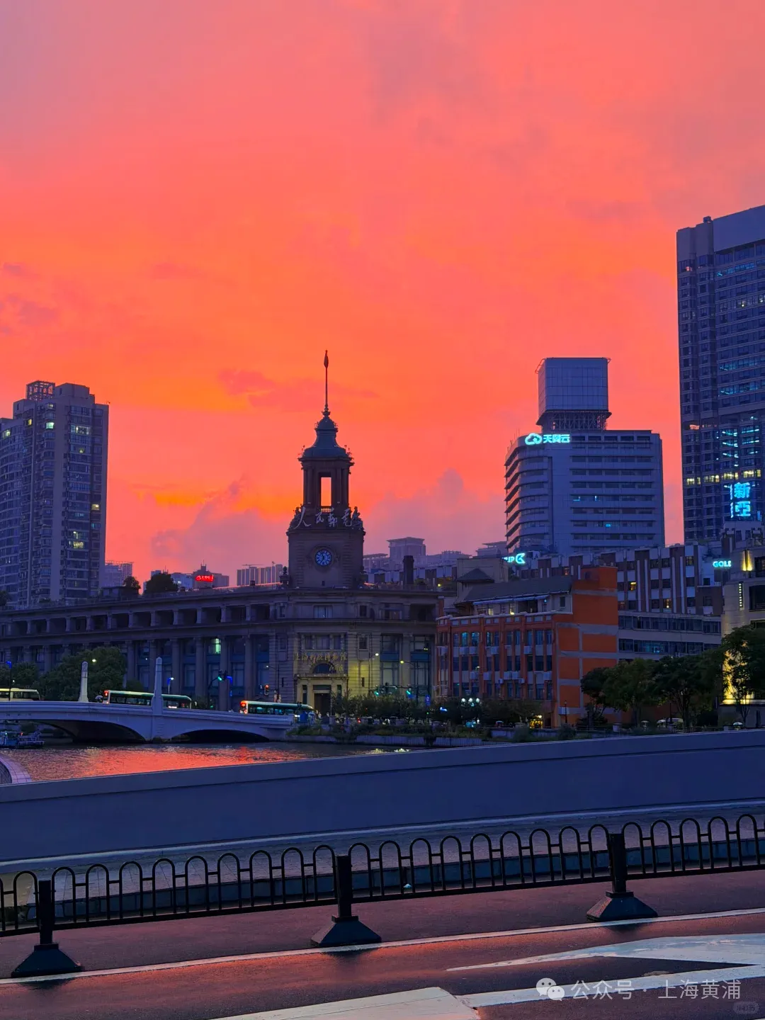 Shanghai Sunset Science ： Why Yesterday's Sky Turned Crimson Red