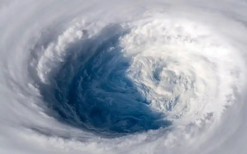 Shanghai Transport Resumes as Typhoon Eases This Afternoon