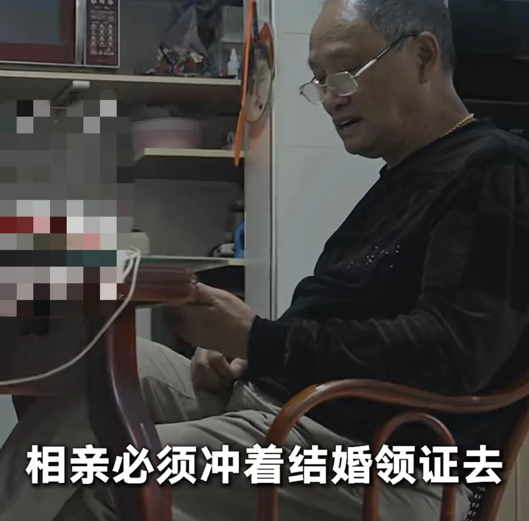 Shanghai Grandpa Matchmaker ： 25,000 Seniors Find Marriage via WeChat Groups