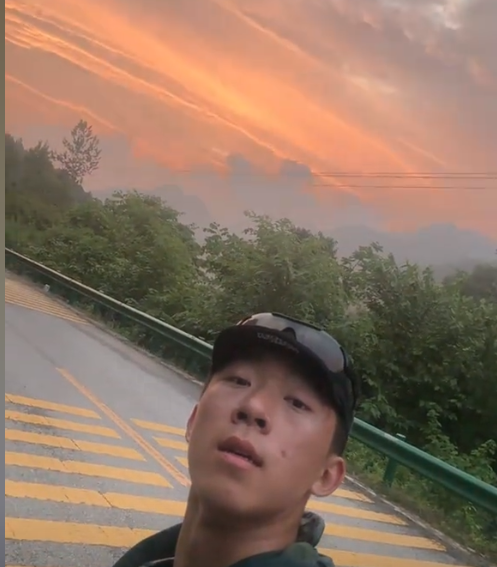 武汉→兰州，男大学生暑假骑行17天回家！网友：年轻真好